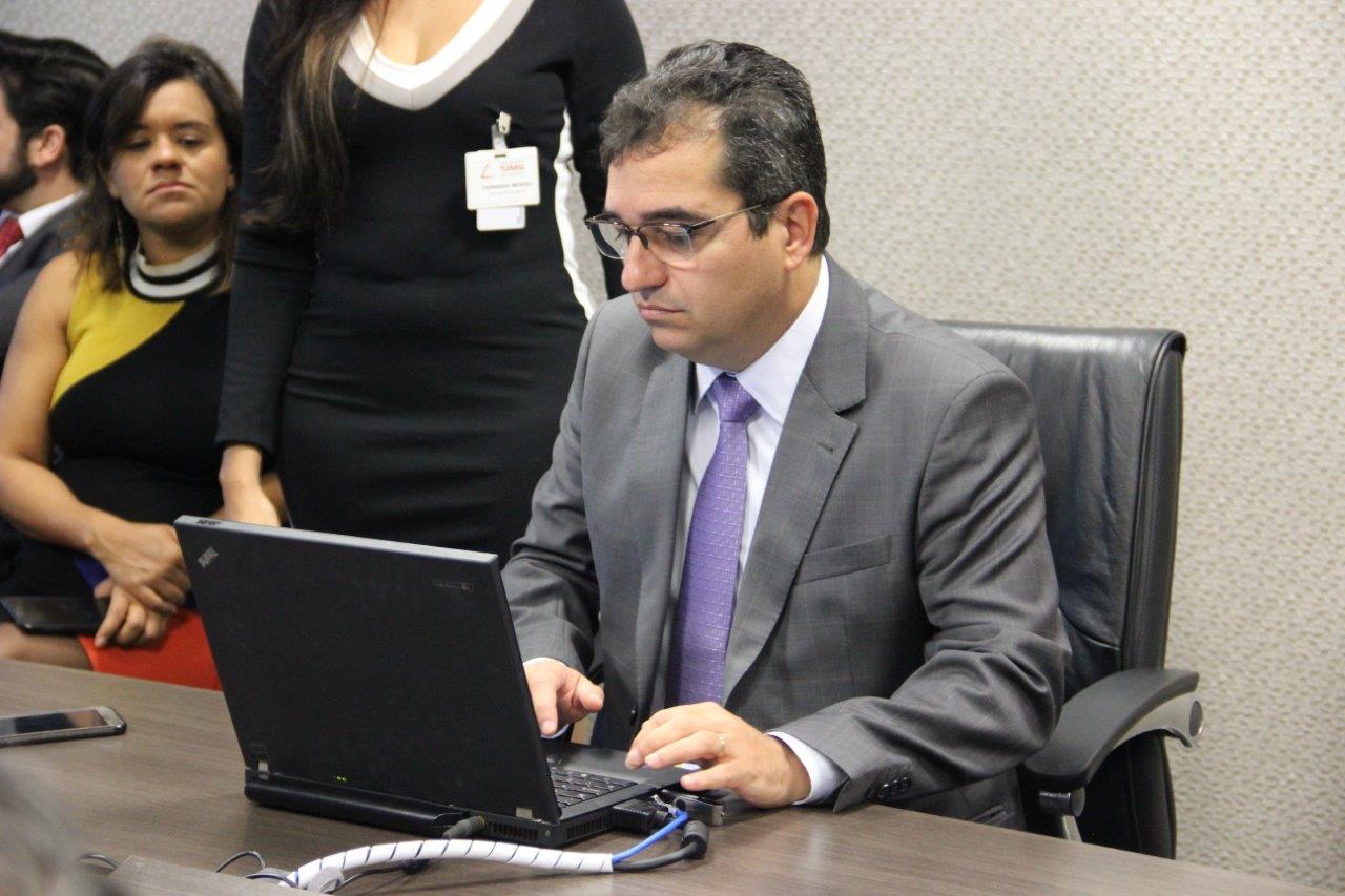 Presidente do TCEMG, Cláudio Terrão